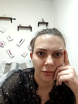 Snapshot of LEAsquirt91 chatting on 12.08.24 LEAsquirt91 online show from 12.08.24