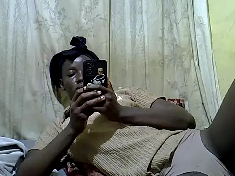 Snapshot of KENYANHONEY01 chatting on 01.11.26 KENYANHONEY01 online show from 01.11.26