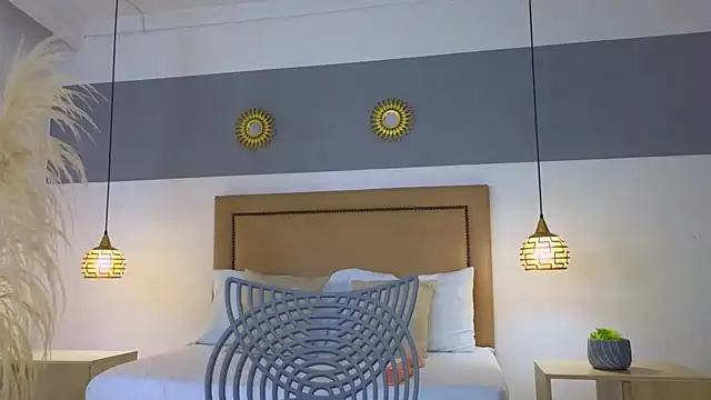 Snapshot of riley_sierra chatting on 12.23.24 riley sierra online show from 12.23.24