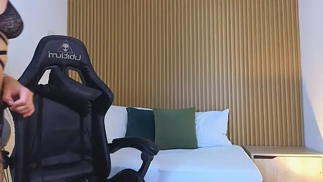 Snapshot of riley_sierra chatting on 02.12.25 riley sierra online show from 02.12.25