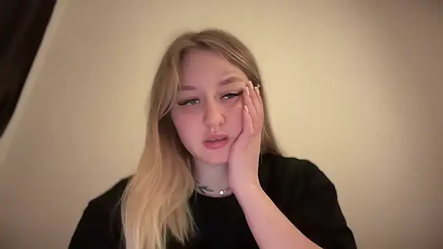 Snapshot of Isabel-Bailey chatting on 12.04.24 Isabel-Bailey online show from 12.04.24