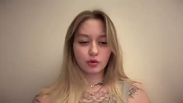 Snapshot of Isabel-Bailey chatting on 12.13.24 Isabel-Bailey online show from 12.13.24