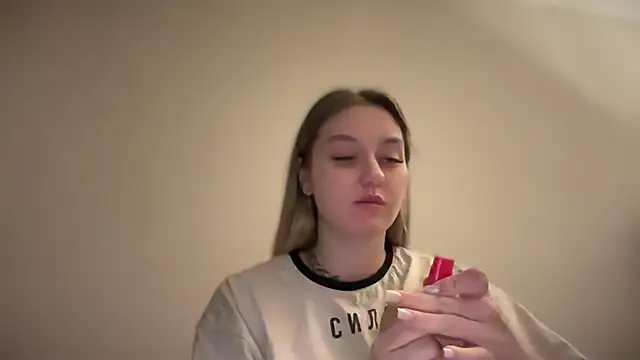 Snapshot of Isabel-Bailey chatting on 12.20.24 Isabel-Bailey online show from 12.20.24