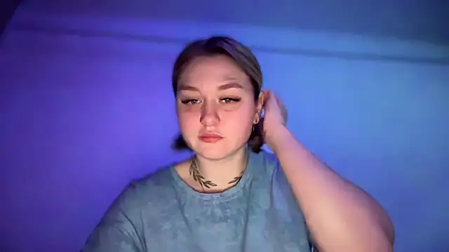 Snapshot of Isabel-Bailey chatting on 10.21.25 Isabel-Bailey online show from 10.21.25