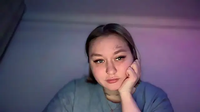 Snapshot of Isabel-Bailey chatting on 11.21.25 Isabel-Bailey online show from 11.21.25