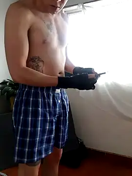 Snapshot of Tom_kio chatting on 03.11.25 Tom kio online show from 03.11.25