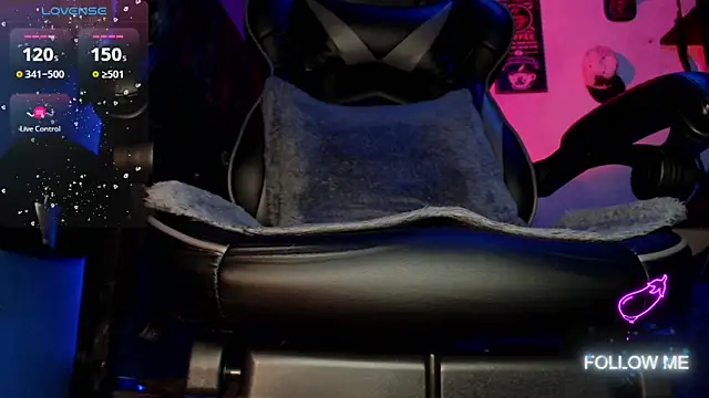 Snapshot of Tom_kio chatting on 11.14.25 Tom kio online show from 11.14.25