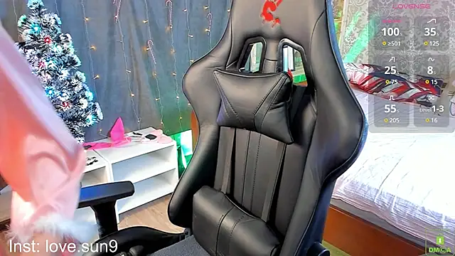 Snapshot of Michel_Momsen chatting on 12.22.24 Michel Momsen online show from 12.22.24