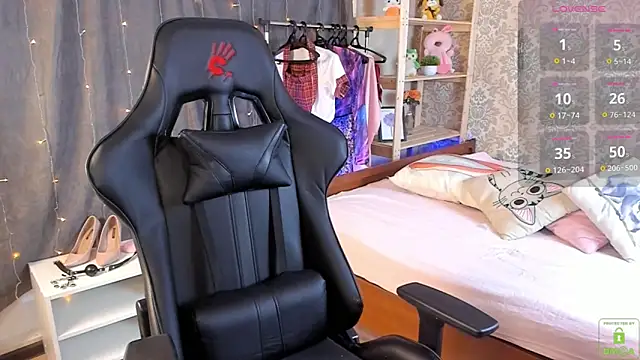 Snapshot of Michel_Momsen chatting on 03.18.25 Michel Momsen online show from 03.18.25