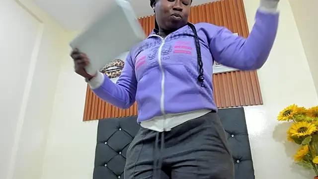 Snapshot of Cristale69 chatting on 09.27.25 Cristale69 online show from 09.27.25