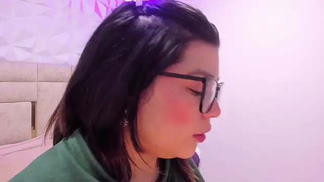 Snapshot of PauletteJ chatting on 10.16.25 PauletteJ online show from 10.16.25