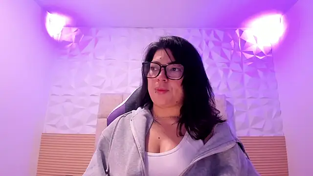 Snapshot of PauletteJ chatting on 05.19.26 PauletteJ online show from 05.19.26