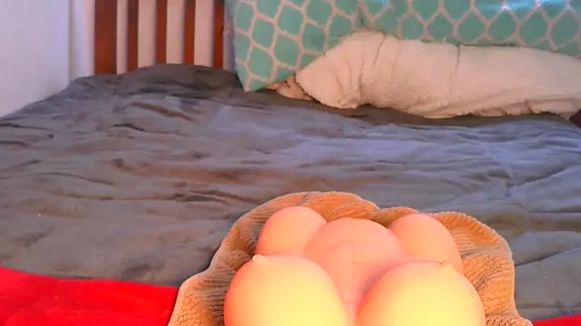 Snapshot of Carolinayoungin chatting on 03.18.25 Carolinayoungin online show from 03.18.25