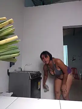 Snapshot of Bellota_22_Fuckme chatting on 11.06.25 Bellota 22 Fuckme online show from 11.06.25