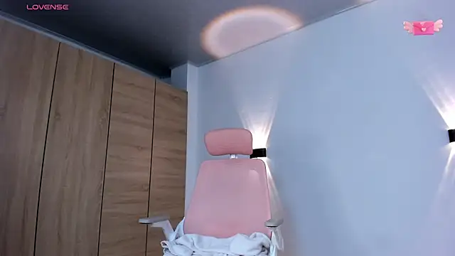 emily villamil online show from 02.28.25