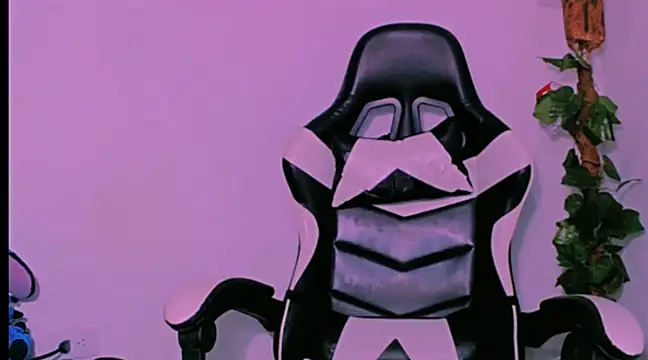 Snapshot of KathieBurning chatting on 12.18.24 KathieBurning online show from 12.18.24