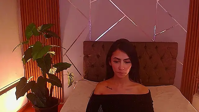 Snapshot of Coralinnee_ chatting on 05.06.26 Coralinnee online show from 05.06.26