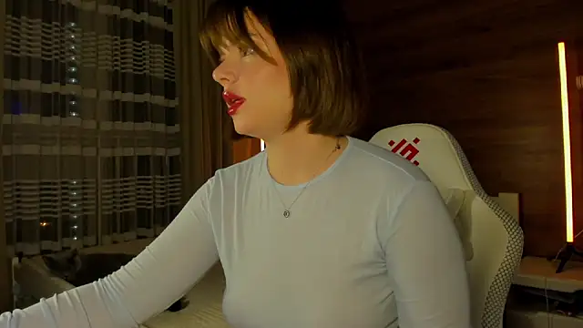 Snapshot of Elizabeth_Hottie_ chatting on 05.18.26 Elizabeth Hottie online show from 05.18.26