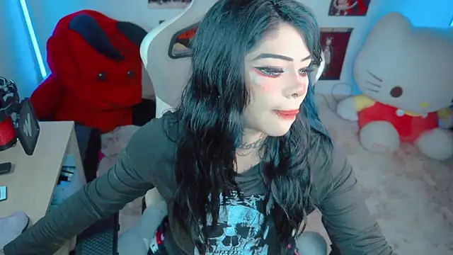 Snapshot of Deadly_Doll chatting on 06.12.26 Deadly Doll online show from 06.12.26
