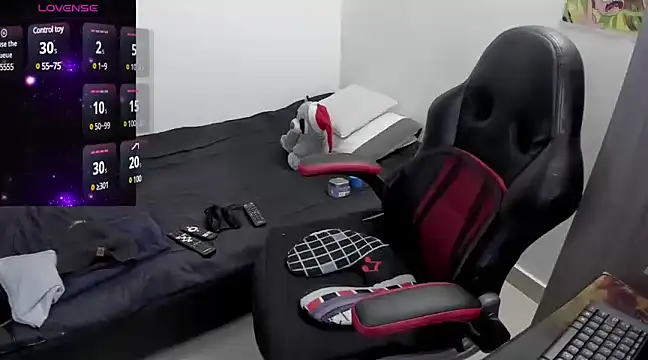 Snapshot of Aron_Baylor chatting on 02.20.25 Aron Baylor online show from 02.20.25