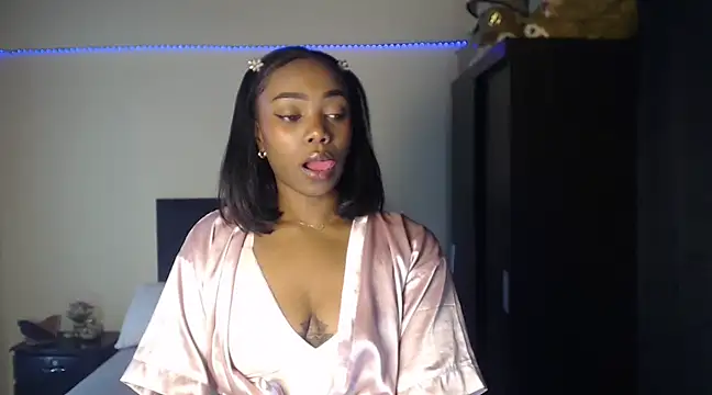 Snapshot of bhritany_brow chatting on 03.11.25 bhritany brow online show from 03.11.25