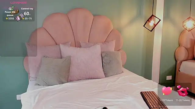 Snapshot of bhritany_brow chatting on 10.25.25 bhritany brow online show from 10.25.25