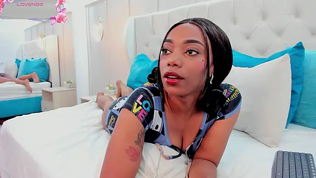 Snapshot of bhritany_brow chatting on 11.28.25 bhritany brow online show from 11.28.25