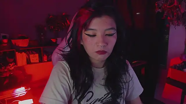 Snapshot of annie_walker6 chatting on 11.25.25 annie walker6 online show from 11.25.25