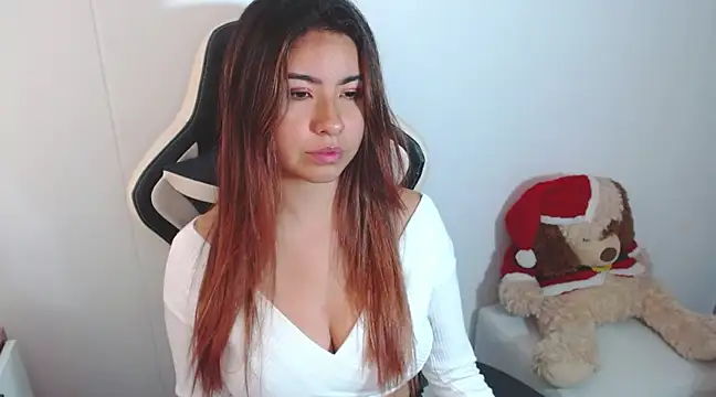 Snapshot of alice_middlee chatting on 12.12.24 alice middlee online show from 12.12.24