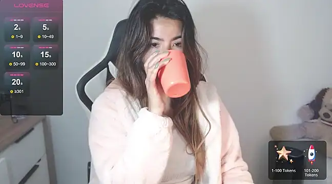 Snapshot of alice_middlee chatting on 01.27.25 alice middlee online show from 01.27.25