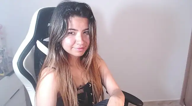 Snapshot of alice_middlee chatting on 02.06.25 alice middlee online show from 02.06.25