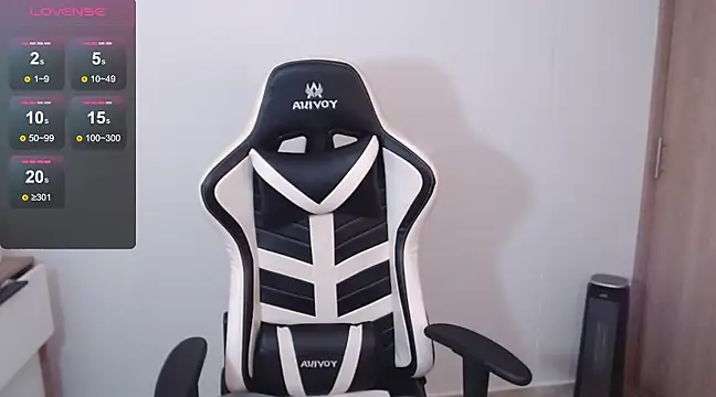 Snapshot of alice_middlee chatting on 02.26.25 alice middlee online show from 02.26.25