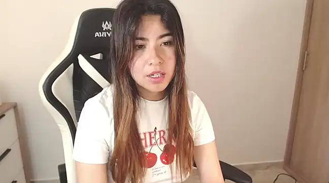 Snapshot of alice_middlee chatting on 03.11.25 alice middlee online show from 03.11.25