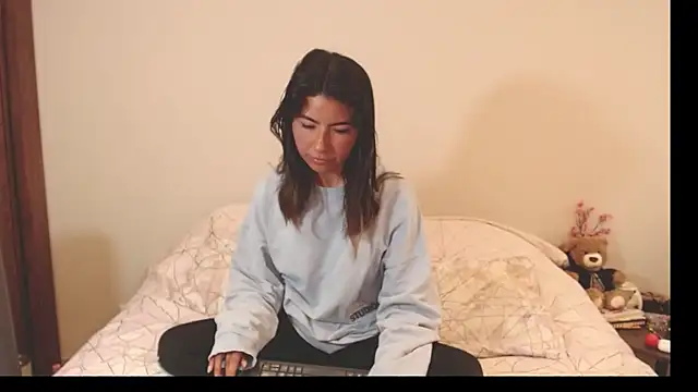 Snapshot of alice_middlee chatting on 10.07.25 alice middlee online show from 10.07.25