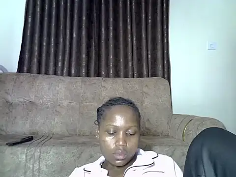 Snapshot of AurelAda chatting on 12.17.25 AurelAda online show from 12.17.25