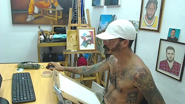 Snapshot of color_beat17 chatting on 12.12.24 color beat17 online show from 12.12.24