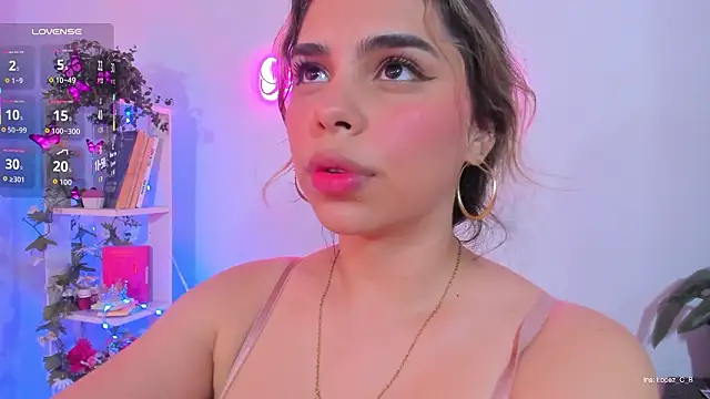 Snapshot of crisbell_lopez chatting on 02.25.26 crisbell lopez online show from 02.25.26