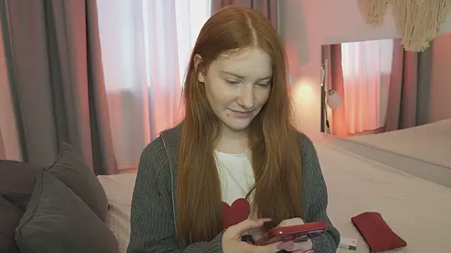 Snapshot of FiaMoor chatting on 04.28.26 FiaMoor online show from 04.28.26