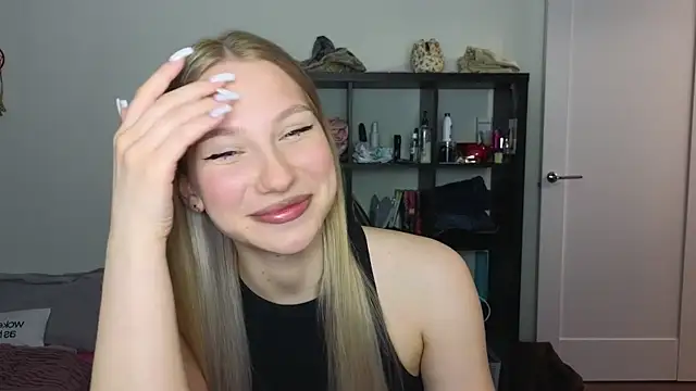 MiaKeler online show from 03.17.25