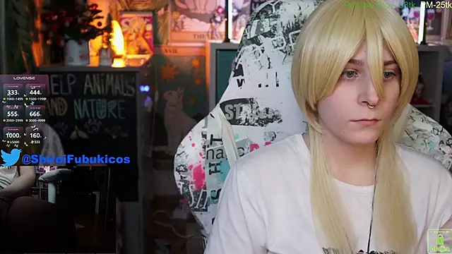 Snapshot of ShiroiFubuki chatting on 12.27.24 ShiroiFubuki online show from 12.27.24