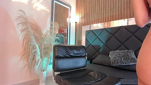 Snapshot of Zoevegass chatting on 02.25.25 Zoevegass online show from 02.25.25