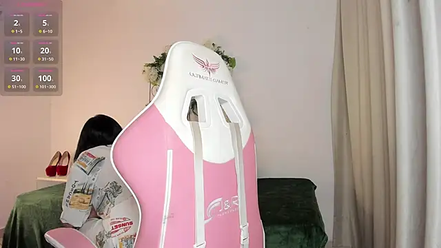 Jiggly   online show from 10.11.25