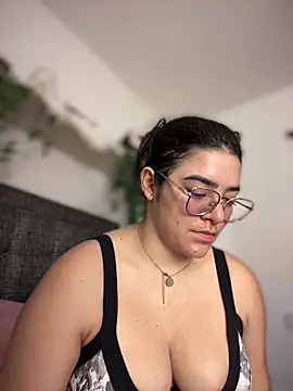 Lia flowers online show from 03.17.25