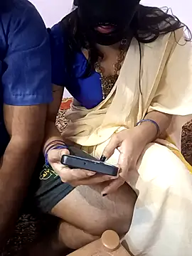 Snapshot of Mallu-Gayathri_Arun chatting on 02.05.25 Mallu-Gayathri Arun online show from 02.05.25