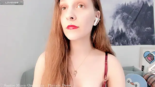 Snapshot of SolarAlice chatting on 03.19.25 SolarAlice online show from 03.19.25