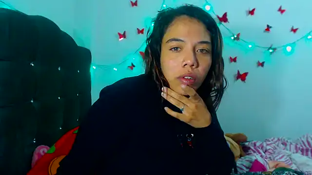 AmaraRoberts420 online show from 12.16.24