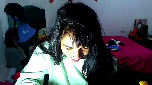 AmaraRoberts420 online show from 09.15.25