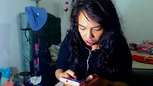 AmaraRoberts420 online show from 12.14.25