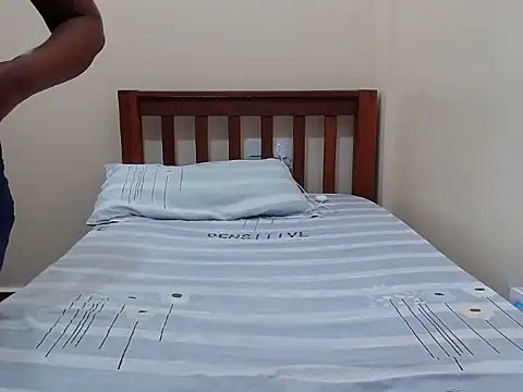 Snapshot of traper_1 chatting on 10.20.25 traper 1 online show from 10.20.25