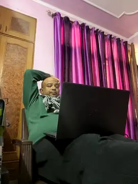 Snapshot of Dick_6inches chatting on 11.21.25 Dick 6inches online show from 11.21.25